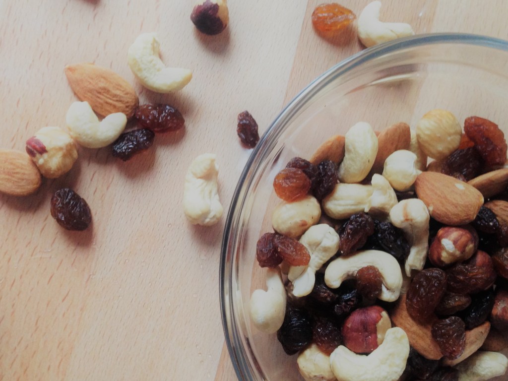 Mélange de fruits secs et de fruits séchés pour un apéritif healthy et rapide