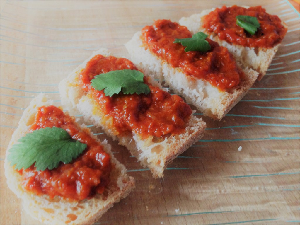 Idée apéro rapide : toasts de confit de tomates séchées