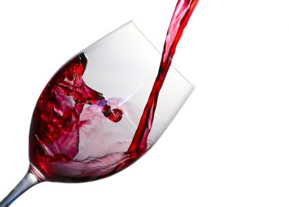 Boire du vin peut être compatible avec un repas sans grossir.