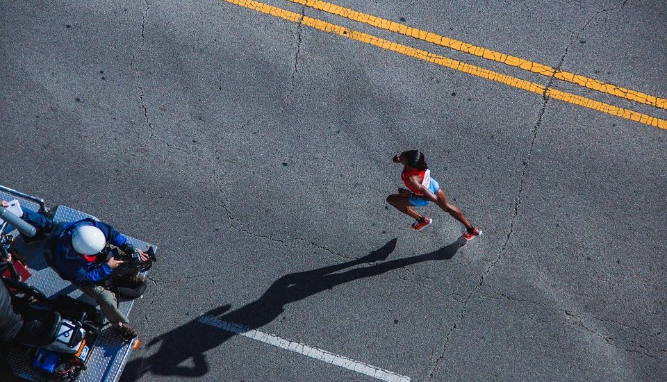 S'alimenter pendant l'effort est une clé essentielle pour vaincre le mur du marathon.