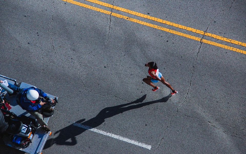 S'alimenter pendant l'effort est une clé essentielle pour vaincre le mur du marathon.