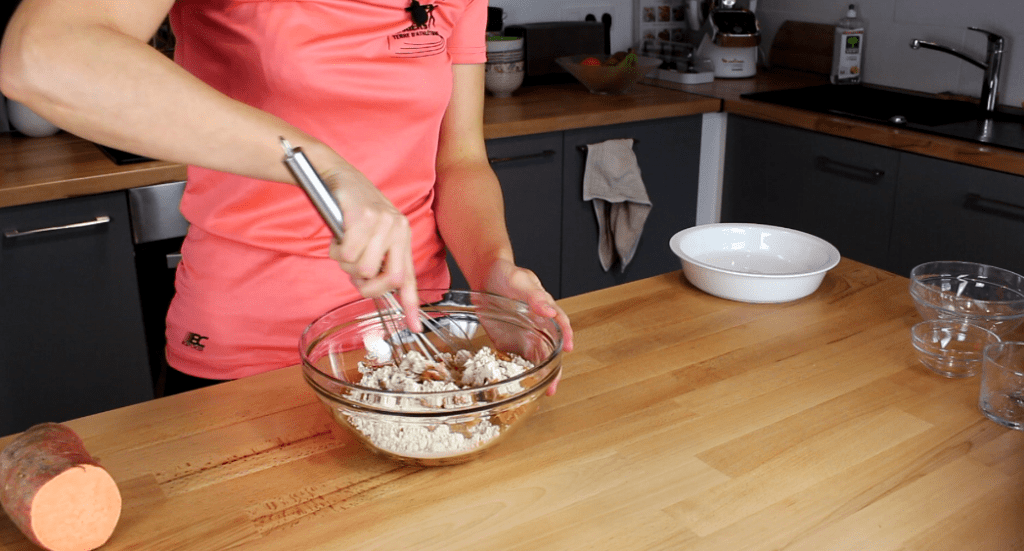 Préparation du gâteau sport sans gluten aux patates douces